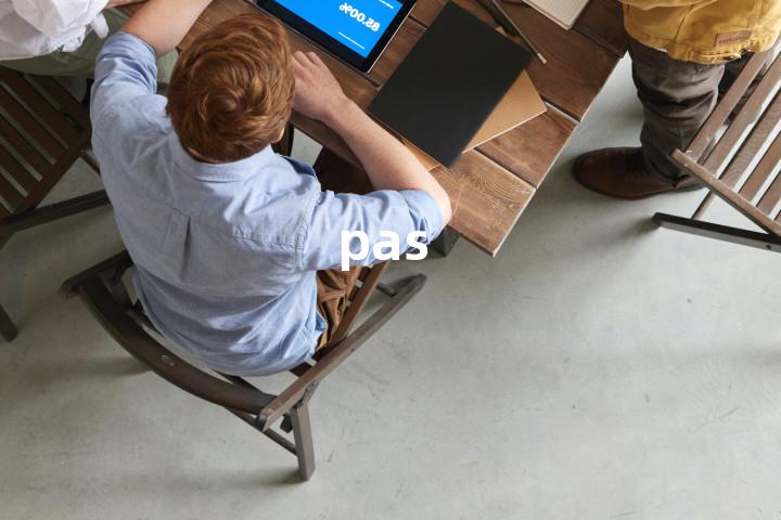 pas